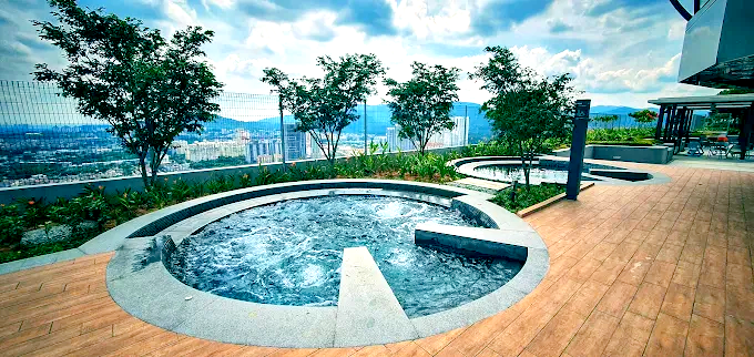 Unio Residence facility — hot dip pool
